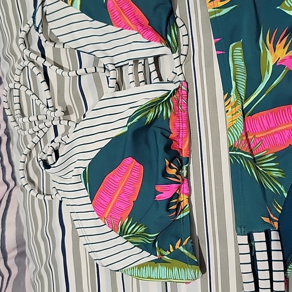 Floral Bikini - Picture 2 of 6